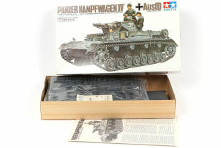 Lot 44 - TAMIYA (JAPON) (5)
