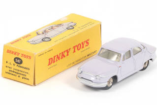 Lot 328 - DINKY TOYS (FRANCE) (1)