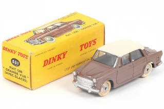 Lot 324 - DINKY TOYS (FRANCE) (1)