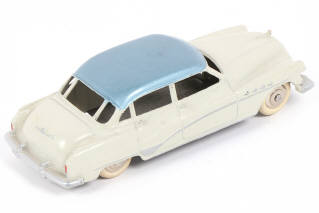 Lot 329 - DINKY TOYS (FRANCE) (1)