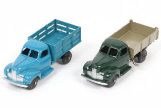 Lot 402 - DINKY TOYS (FRANCE) (7)