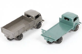 Lot 402 - DINKY TOYS (FRANCE) (7)