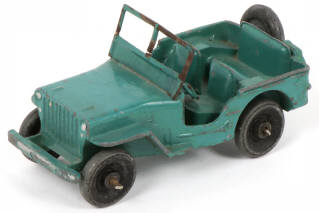 Lot 322 - DINKY TOYS (FRANCE) (1)