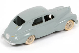 Lot 328 - DINKY TOYS (FRANCE) (1)