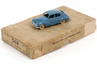 Lot 319 - DINKY TOYS (FRANCE) (2)