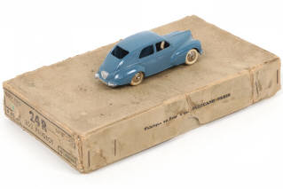 Lot 319 - DINKY TOYS (FRANCE) (2)