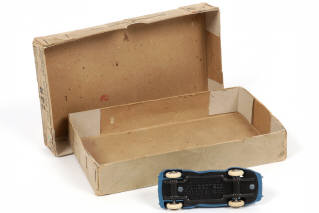 Lot 319 - DINKY TOYS (FRANCE) (2)