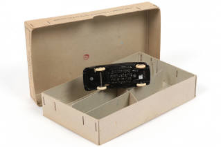 Lot 320 - DINKY TOYS (FRANCE) (2)