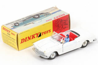 Lot 367 - DINKY TOYS (FRANCE) (1)