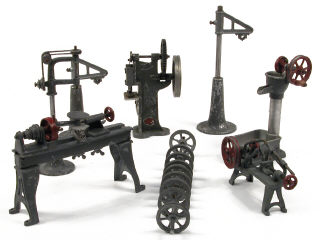 Lot 230 - DIVERS (5)