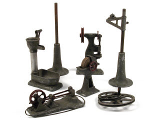 Lot 231 - DIVERS (4)