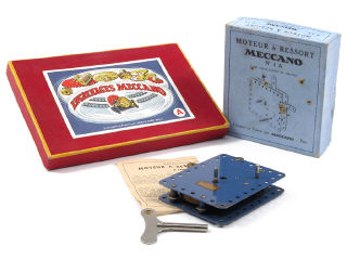 Lot 223 - MECCANO (2)