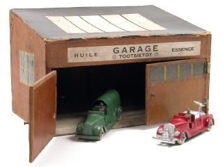 Lot 315 - TOOTSIETOY (USA) (3)