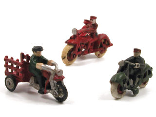 Lot 317 - DIVERS (3)