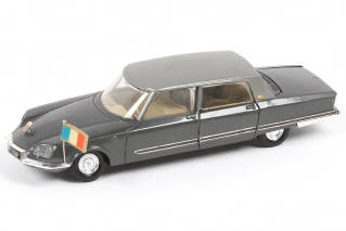 Lot 225 - DINKY TOYS (FRANCE) (1)