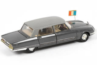 Lot 225 - DINKY TOYS (FRANCE) (1)