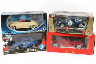 Lot 36 - DIVERS (4)