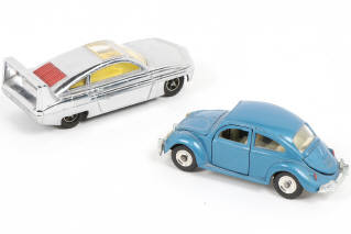 Lot 215 - DINKY TOYS (GB) (2)