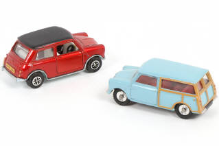 Lot 217 - DINKY TOYS (GB) (2)