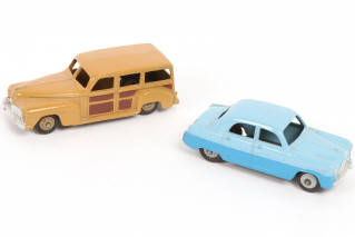 Lot 220 - DINKY TOYS (GB) (2)
