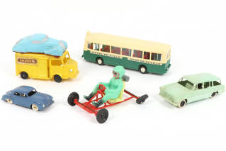 Lot 259 - DIVERS (6)