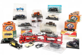 Lot 42 - DIVERS (26)