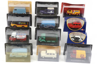 Lot 59 - DIVERS (12)