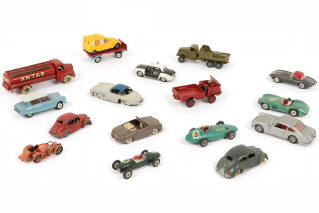 Lot 204 - DIVERS (17)