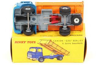 Lot 176 - DINKY TOYS (FRANCE) (1)