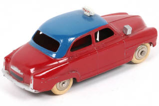 Lot 86 - DINKY TOYS (FRANCE) (1)
