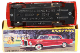 Lot 152 - DINKY TOYS (FRANCE) (1)