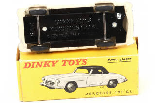 Lot 121 - DINKY TOYS (FRANCE) (1)