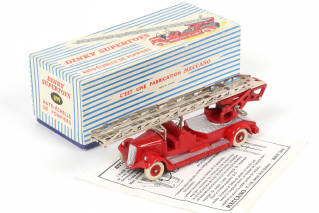 Lot 197 - DINKY TOYS (FRANCE) (1)