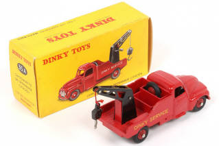 Lot 171 - DINKY TOYS (FRANCE) (1)