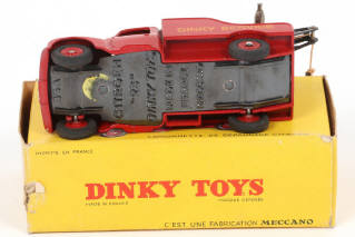 Lot 163 - DINKY TOYS (FRANCE) (1)