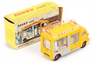 Lot 172 - DINKY TOYS (FRANCE) (1)