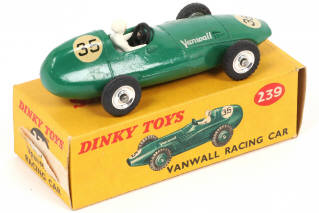 Lot 19 - DINKY TOYS (GB) (1)