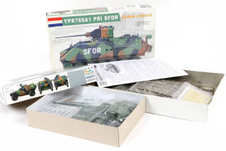 Lot 248 - DIVERS (4)