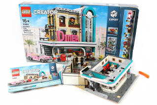Lot 111 - LEGO (DANEMARK) (1)