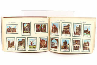 Lot 231 - DIVERS (2)