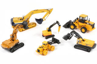 Lot 48 - DIVERS (6)