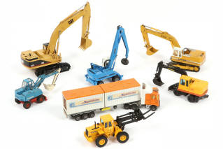 Lot 52 - DIVERS (7)