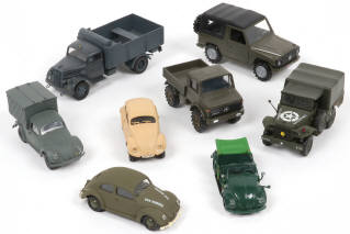 Lot 7 - DIVERS (8)
