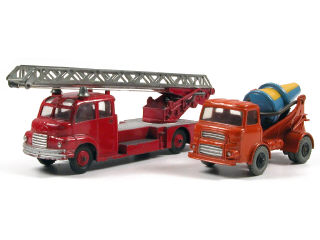 Lot 154 - DINKY TOYS GB (2)