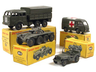 Lot 226 - DINKY TOYS (FRANCE) (4)