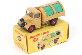 Lot 252 - DINKY TOYS (GB) (1)