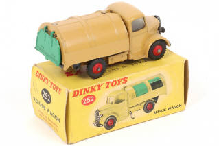 Lot 252 - DINKY TOYS (GB) (1)