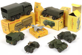 Lot 260 - DINKY TOYS (7)