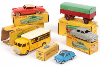 Lot 301 - DINKY TOYS (FRANCE) (5)