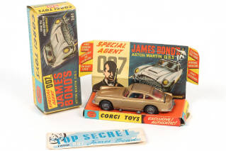 Lot 102 - CORGI TOYS (GB) (1)